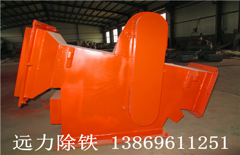 管道永磁除鐵器選用高剩磁的防靜電鑷子做為磁源,使用期長(cháng)的優(yōu)點(diǎn)特性